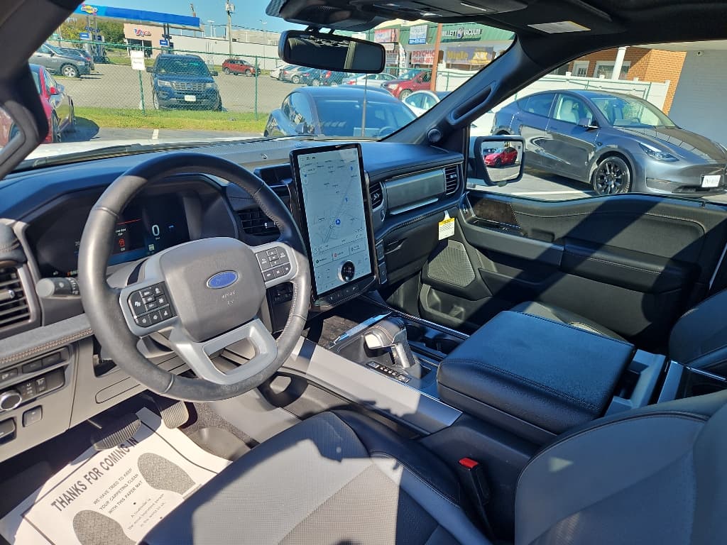 2023 Ford F-150 Lightning view 26