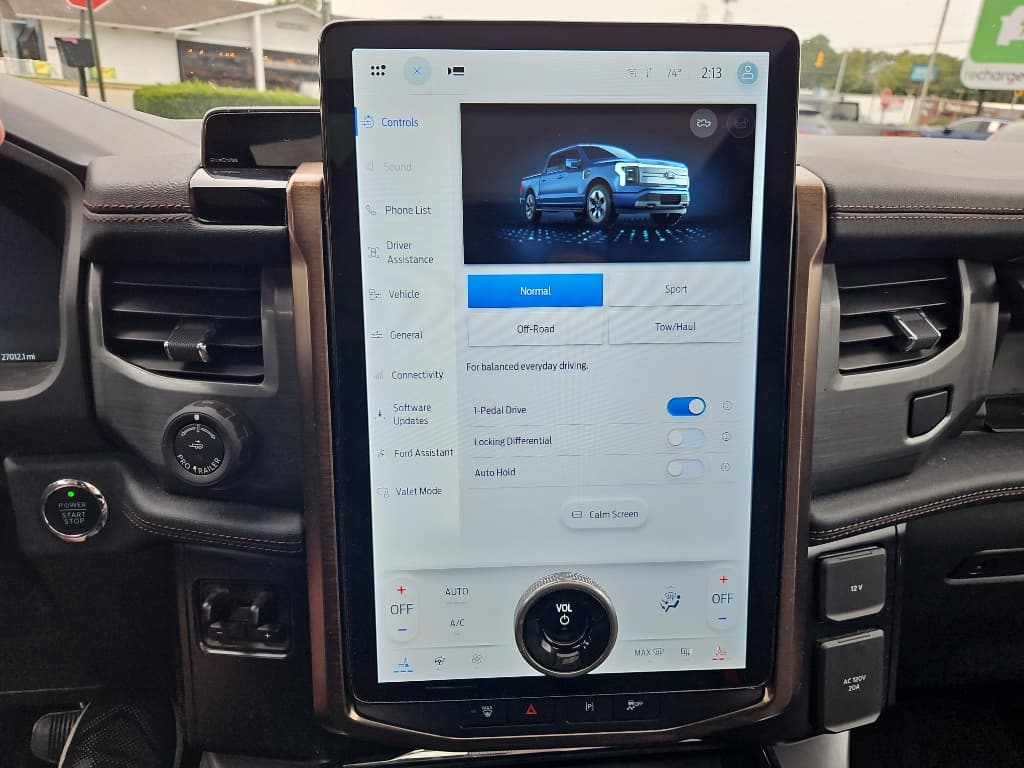2023 Ford F-150 Lightning view 17