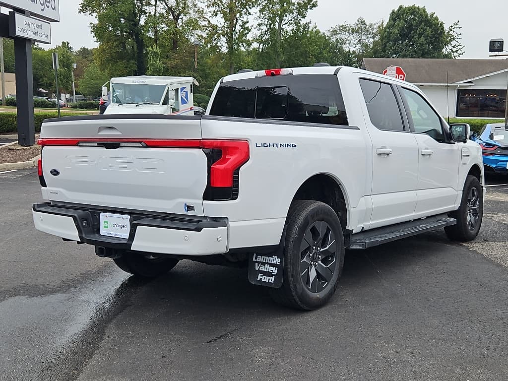 2023 Ford F-150 Lightning view 3