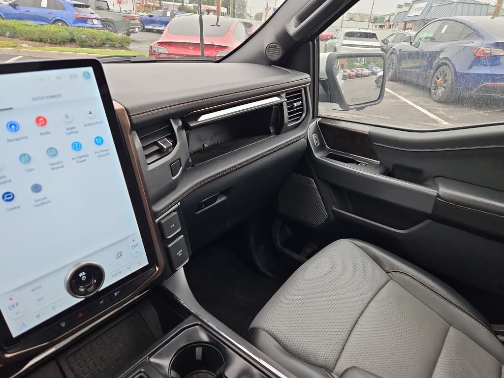 2023 Ford F-150 Lightning view 19