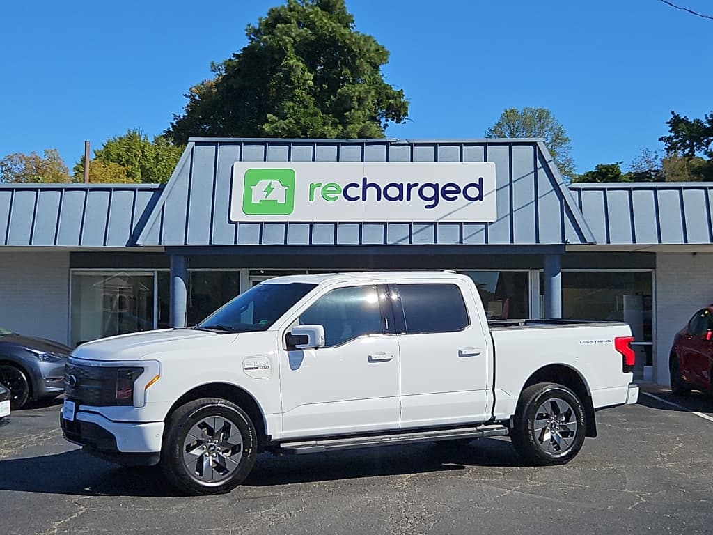 2023 Ford F-150 Lightning view 1