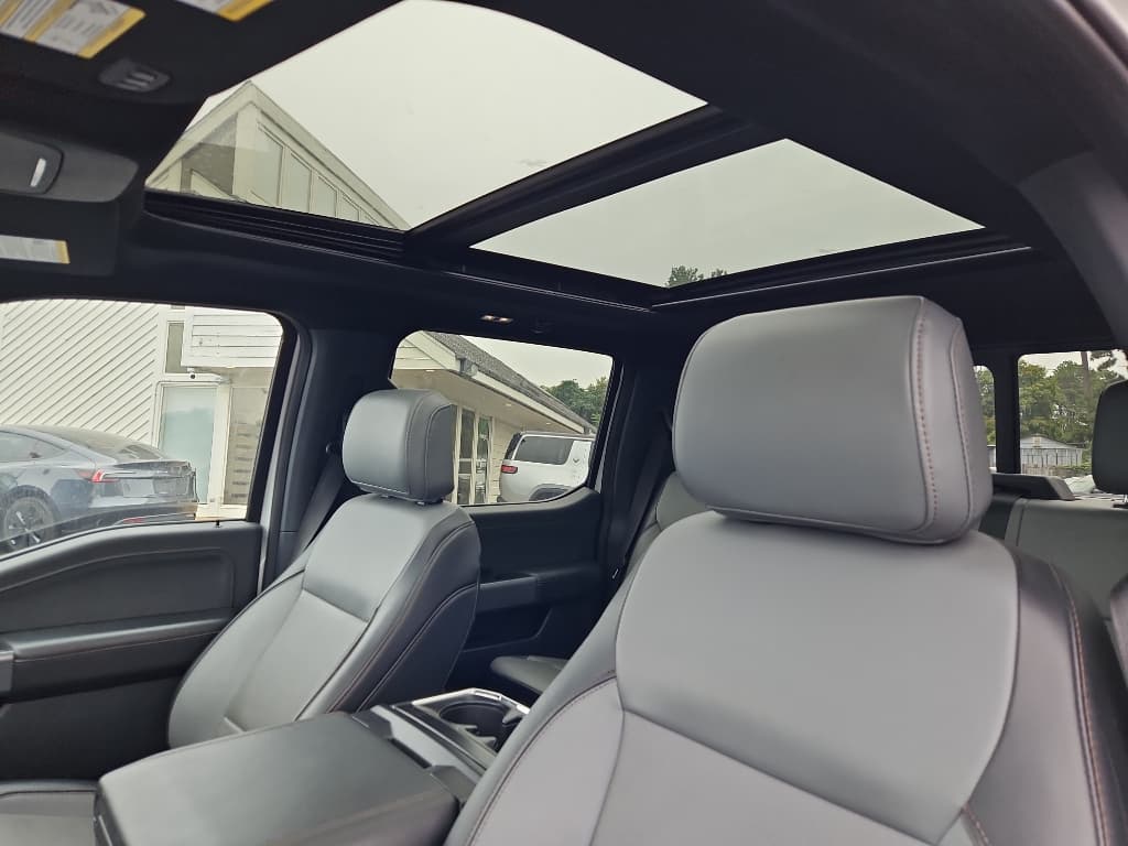 2023 Ford F-150 Lightning view 8