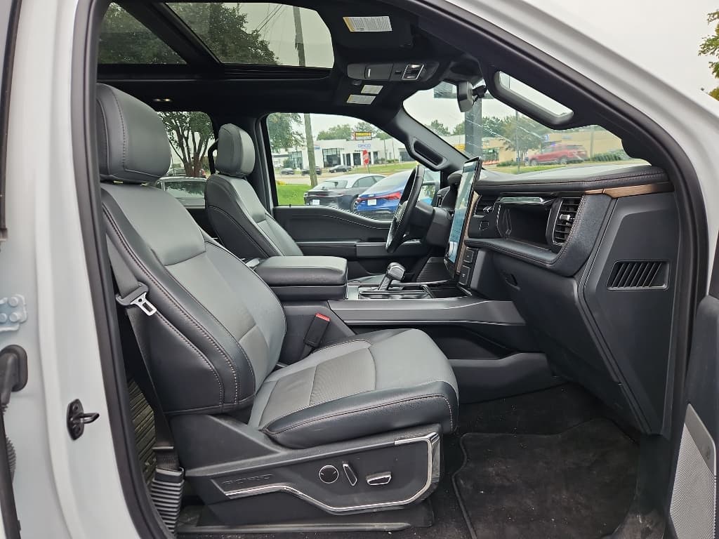 2023 Ford F-150 Lightning view 13