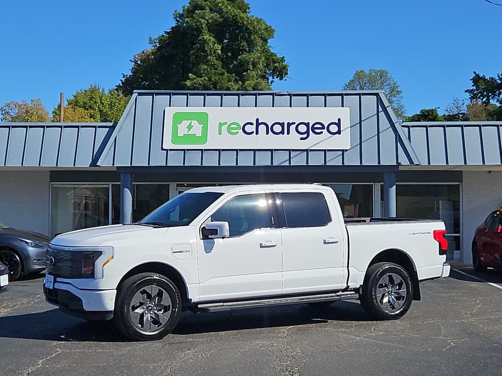 2023 Ford F-150 Lightning view 3