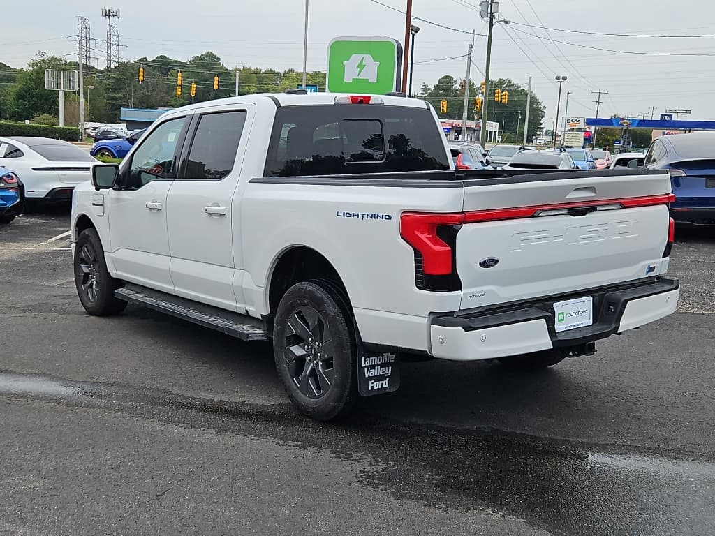 2023 Ford F-150 Lightning view 2