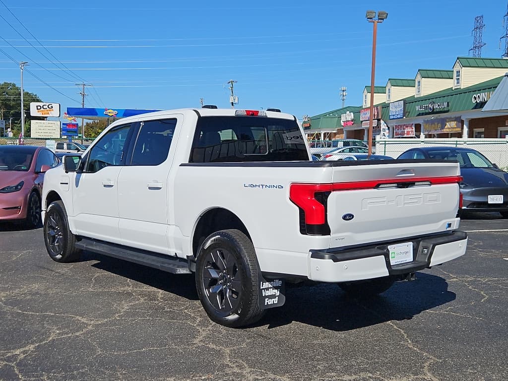 2023 Ford F-150 Lightning view 4