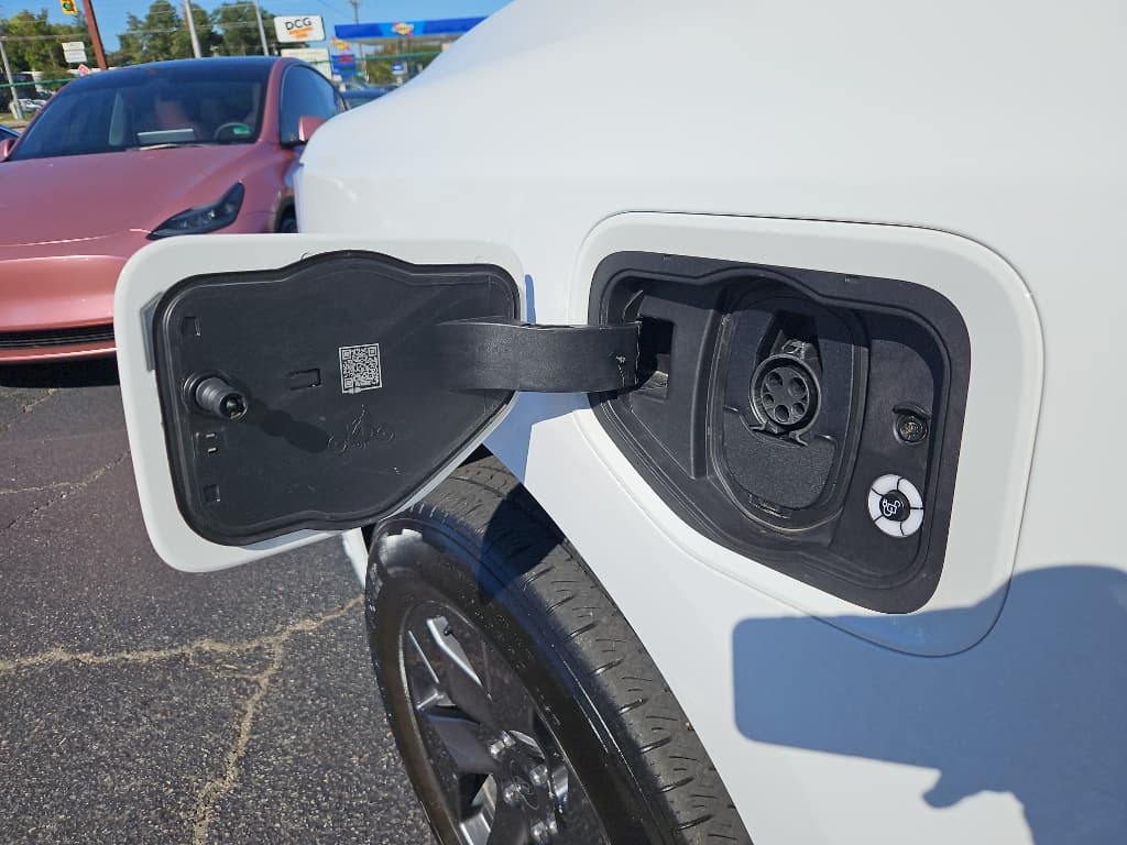 2023 Ford F-150 Lightning view 10