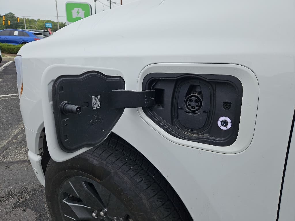 2023 Ford F-150 Lightning view 6