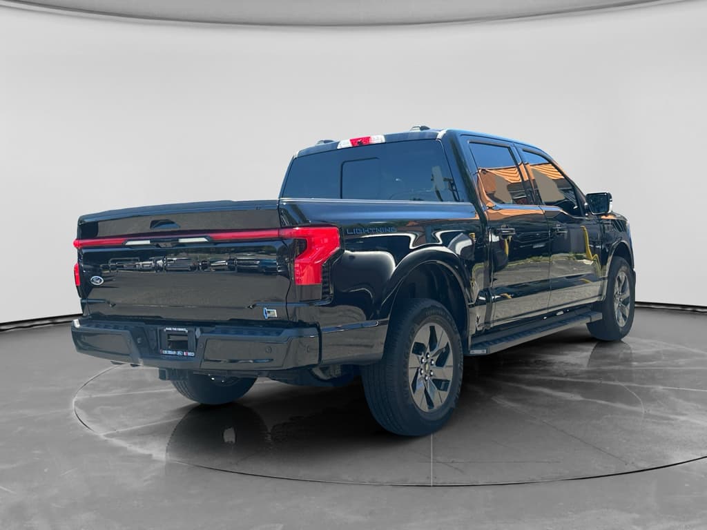 2023 Ford F-150 Lightning view 4