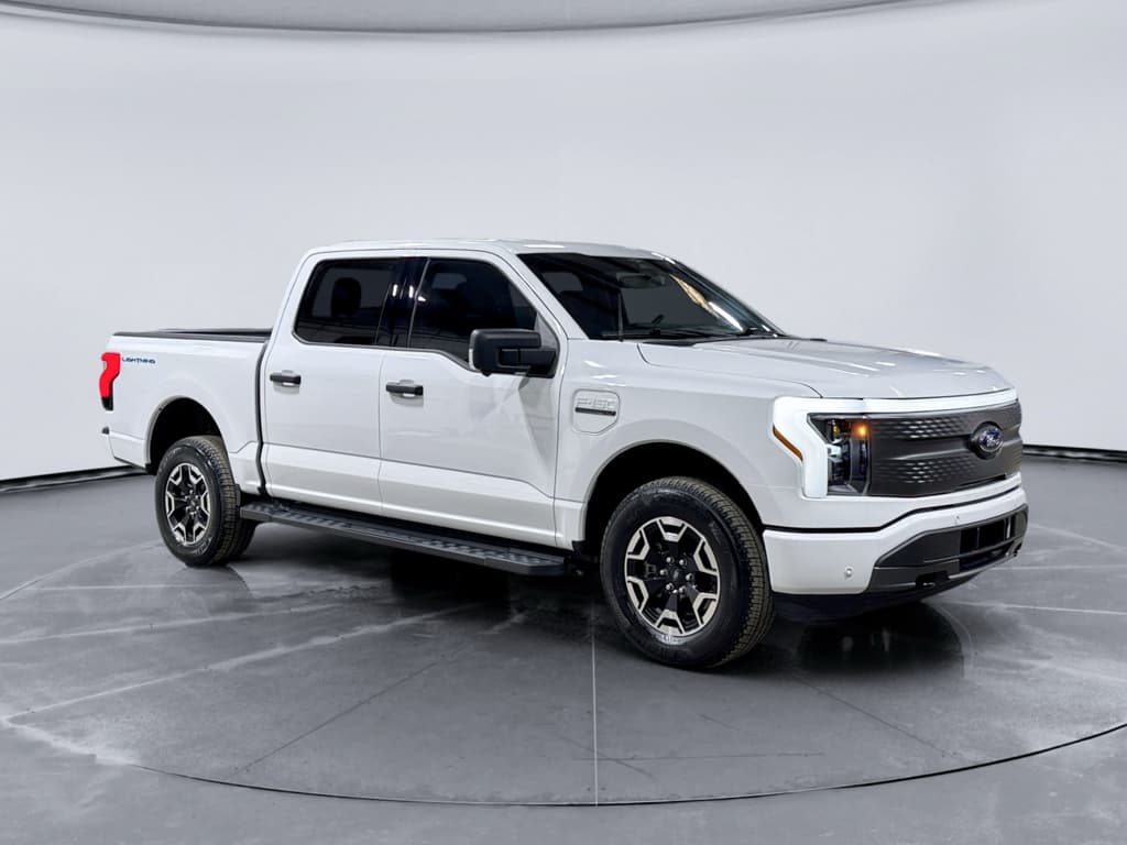 2023 Ford F-150 Lightning view 4