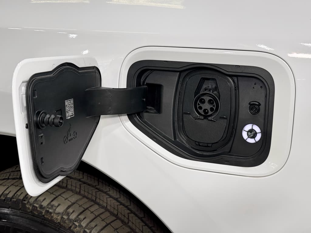 2023 Ford F-150 Lightning view 5