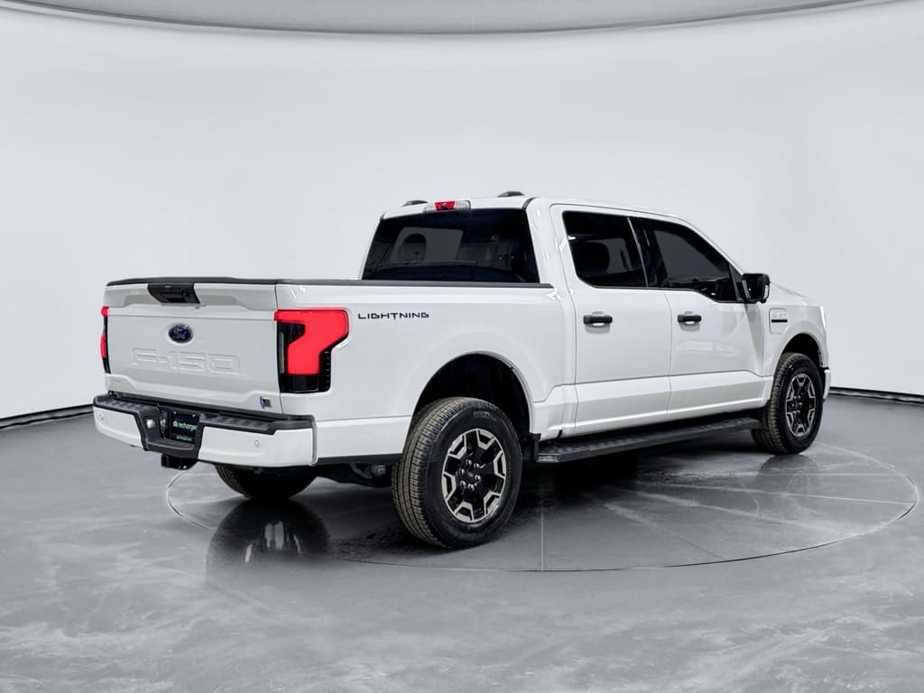 2023 Ford F-150 Lightning view 3