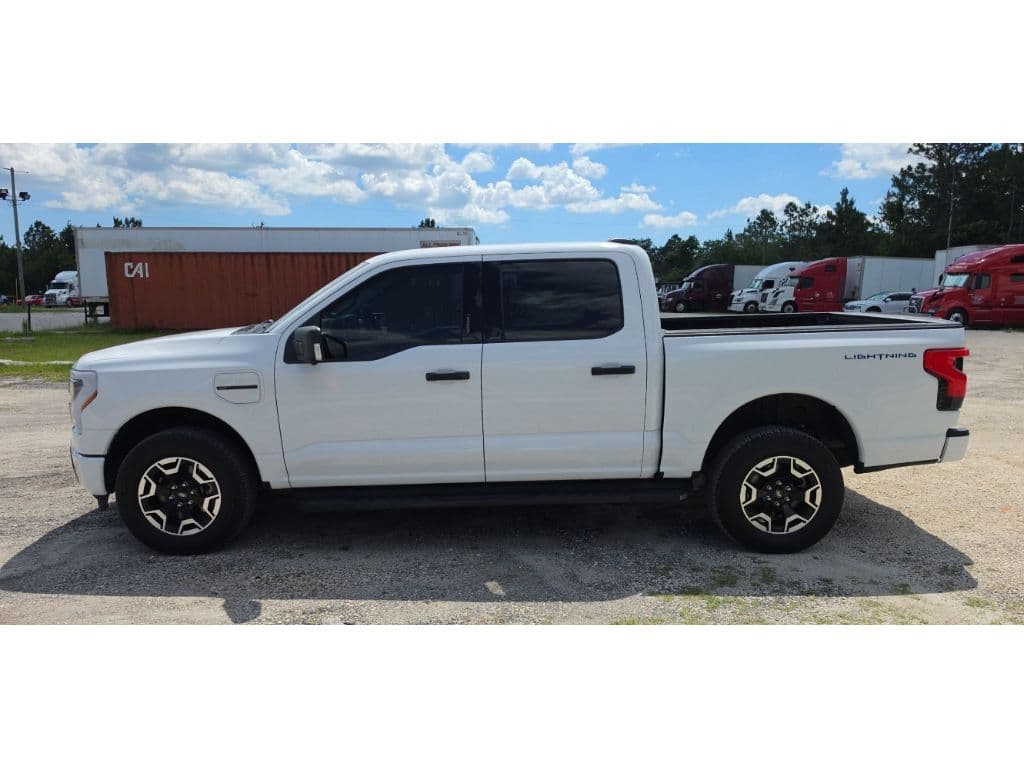 2023 Ford F-150 Lightning view 2