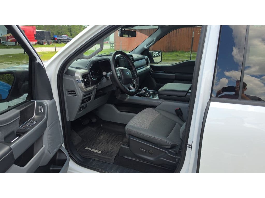 2023 Ford F-150 Lightning view 5