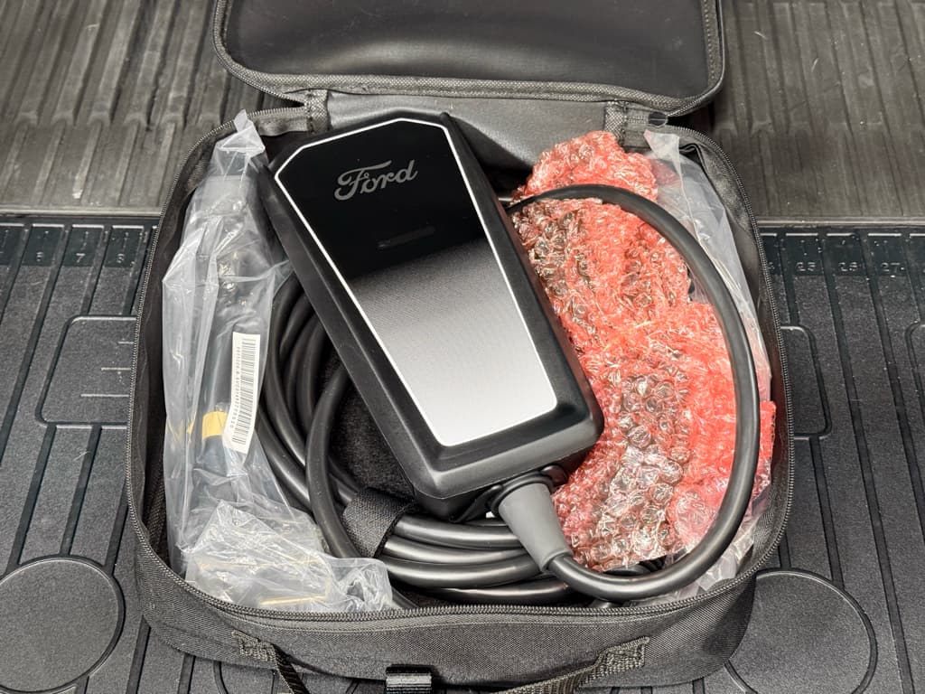2023 Ford F-150 Lightning view 6