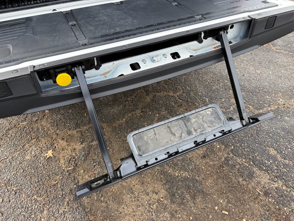 2023 Ford F-150 Lightning view 32