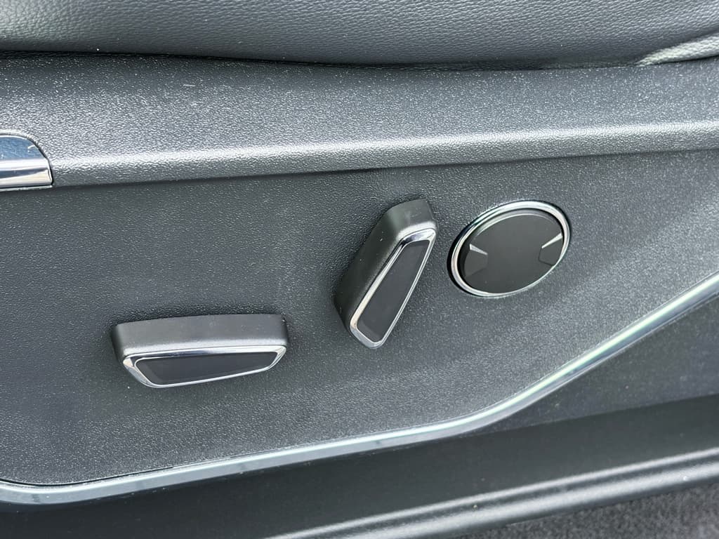 2023 Ford F-150 Lightning view 6