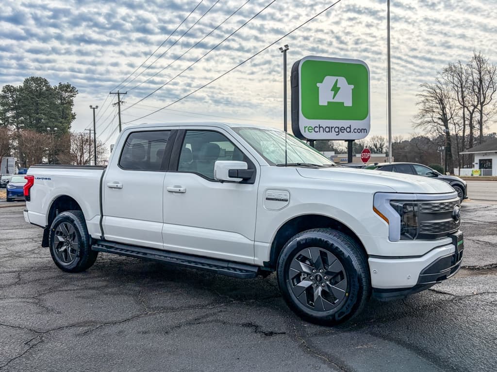 2023 Ford F-150 Lightning view 4