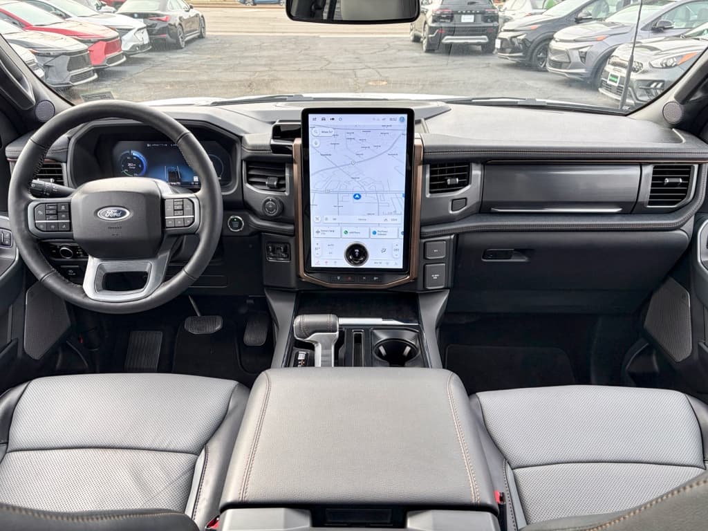 2023 Ford F-150 Lightning view 17