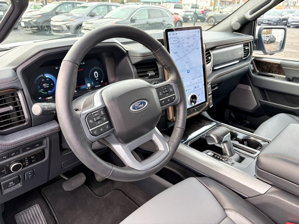 2023 Ford F-150 Lightning view 19