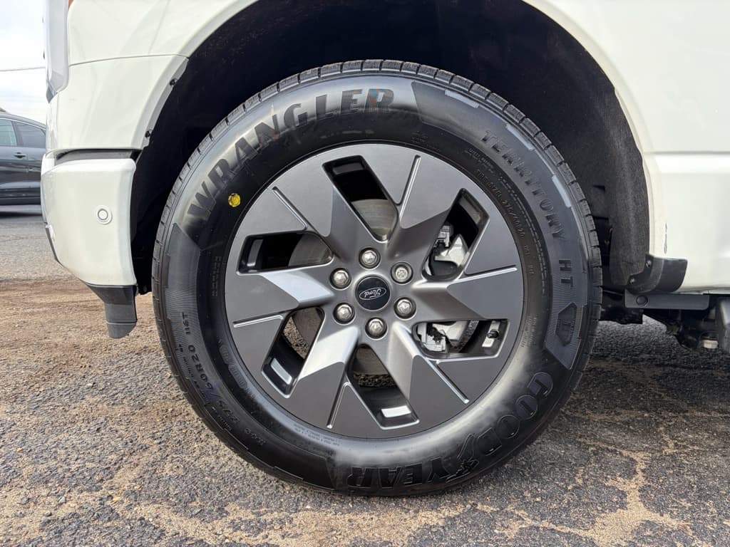 2023 Ford F-150 Lightning view 39