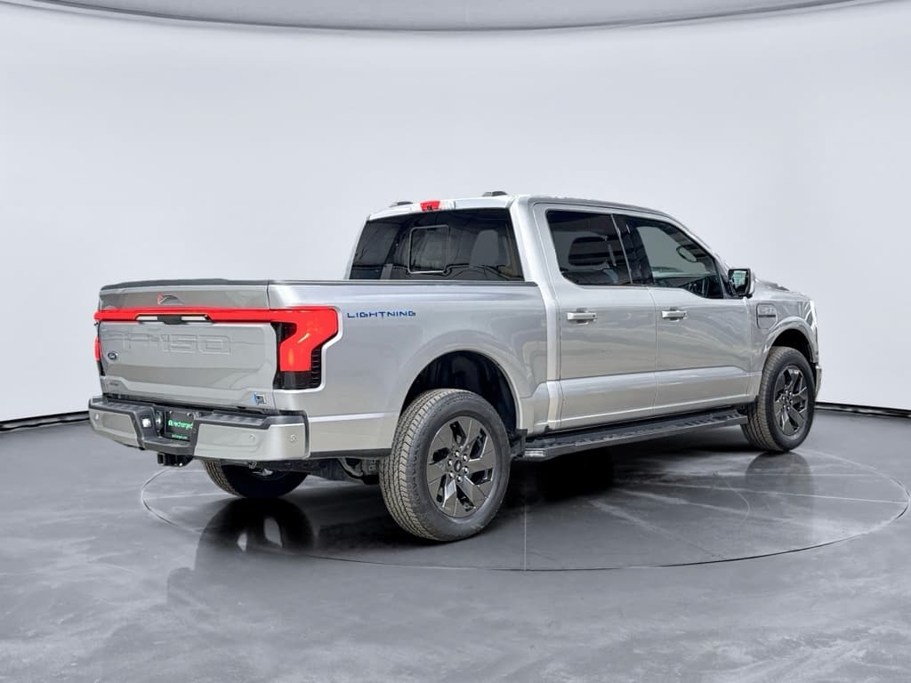 2023 Ford F-150 Lightning view 3
