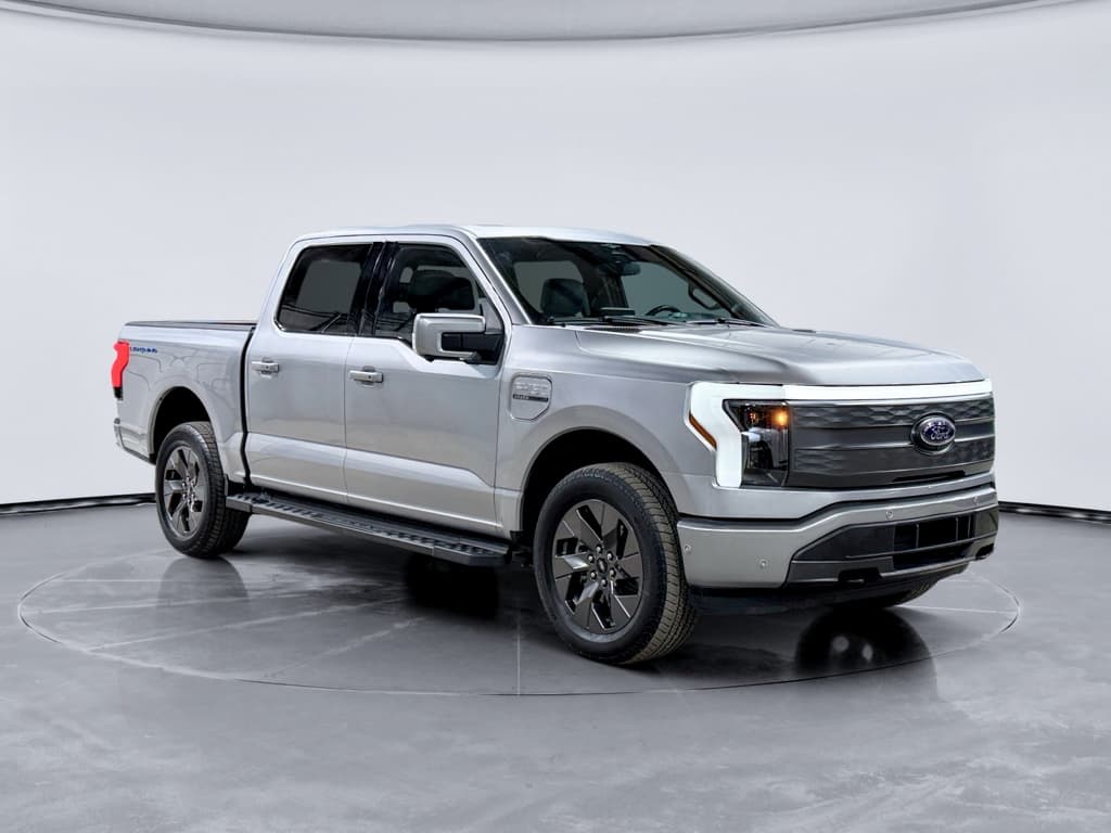 2023 Ford F-150 Lightning view 4