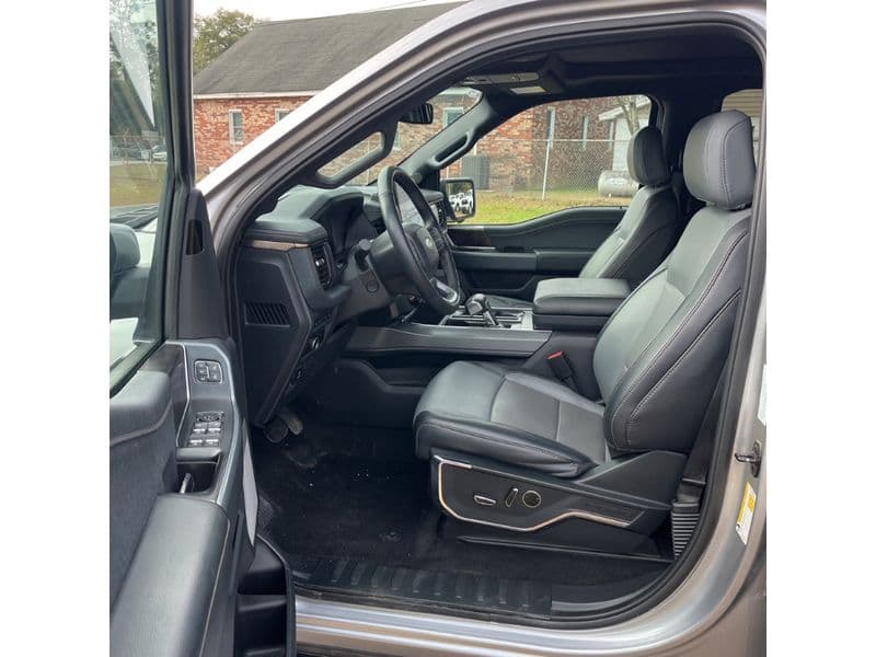 2023 Ford F-150 Lightning view 3