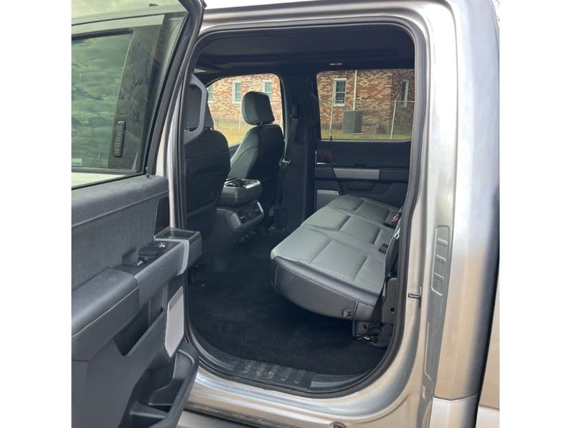 2023 Ford F-150 Lightning view 4