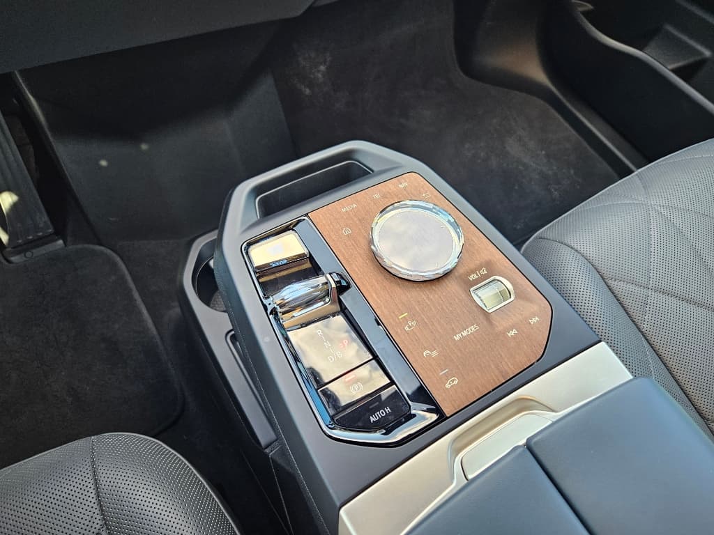 2022 BMW iX view 16