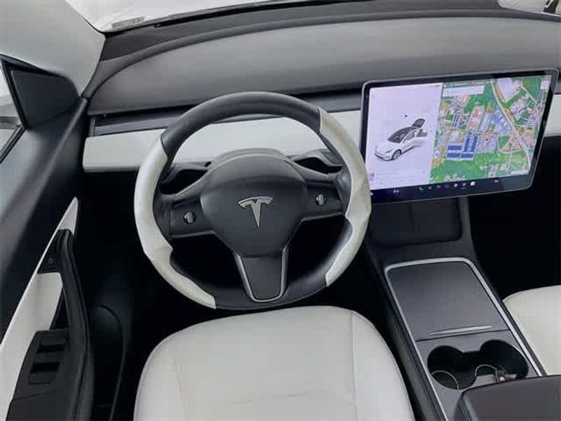 2021 Tesla Model Y view 25