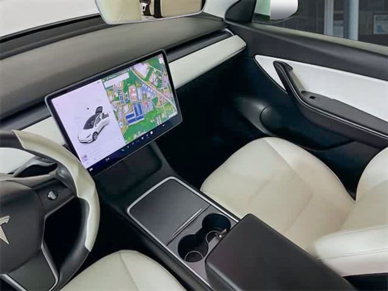 2021 Tesla Model Y view 26