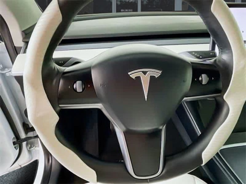 2021 Tesla Model Y view 14