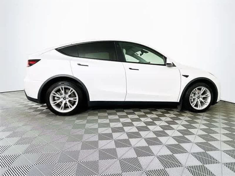 2021 Tesla Model Y view 10