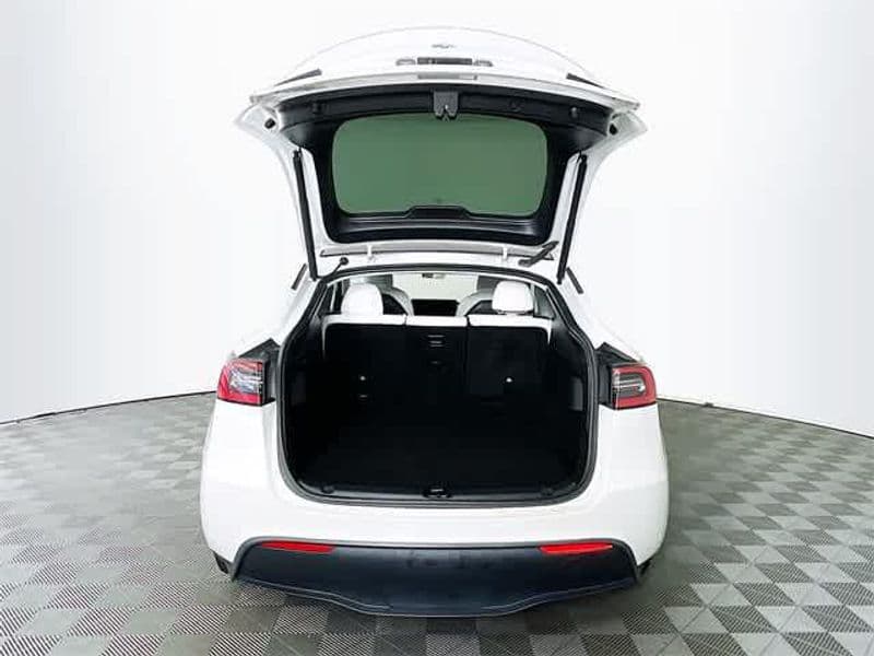 2021 Tesla Model Y view 29