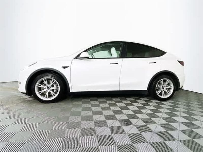 2021 Tesla Model Y view 6