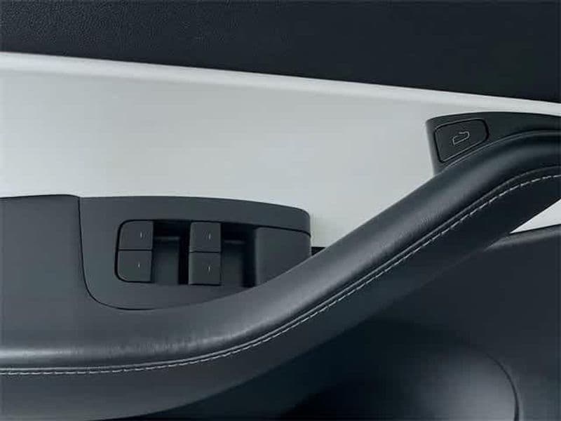 2021 Tesla Model Y view 21