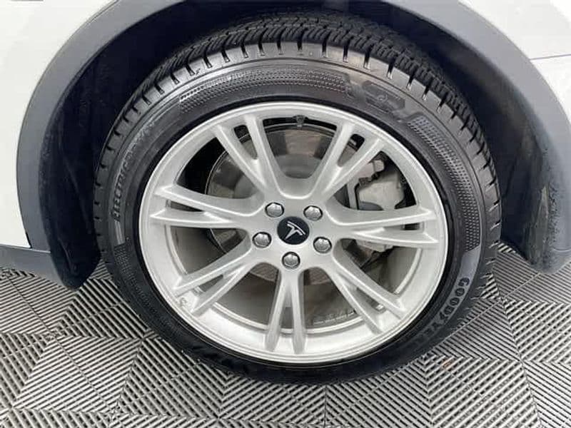 2021 Tesla Model Y view 34