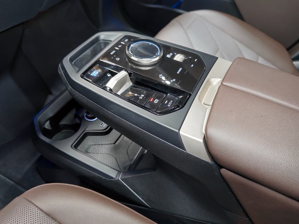 2023 BMW iX view 18