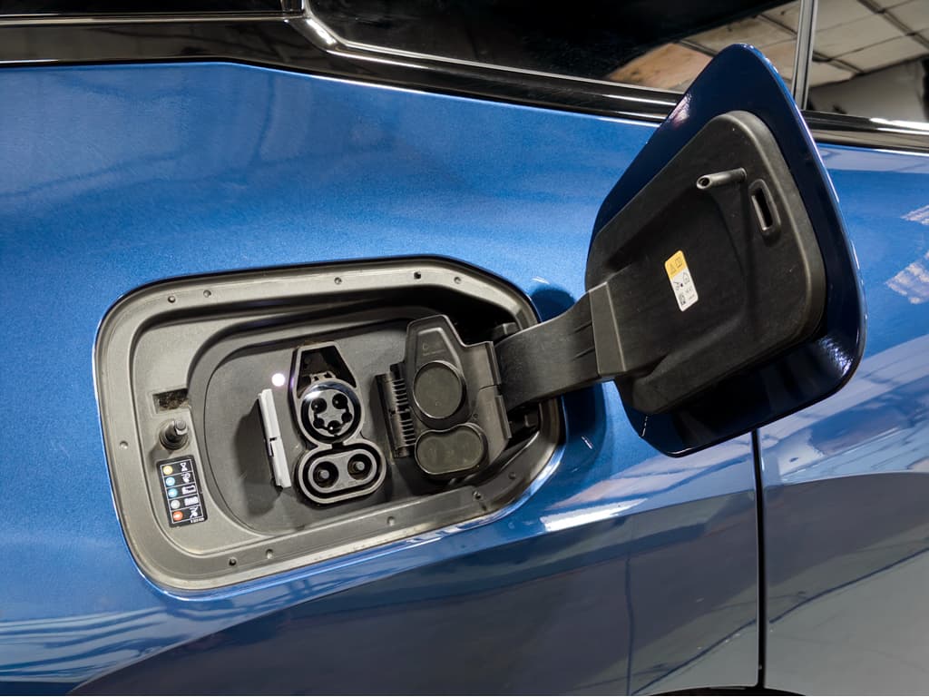 2023 BMW iX view 5