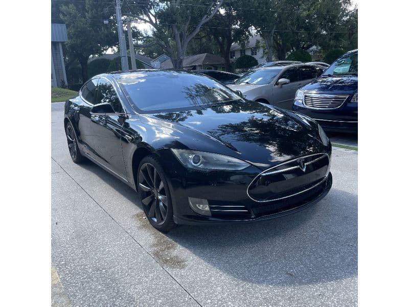2013 Tesla Model S view 4