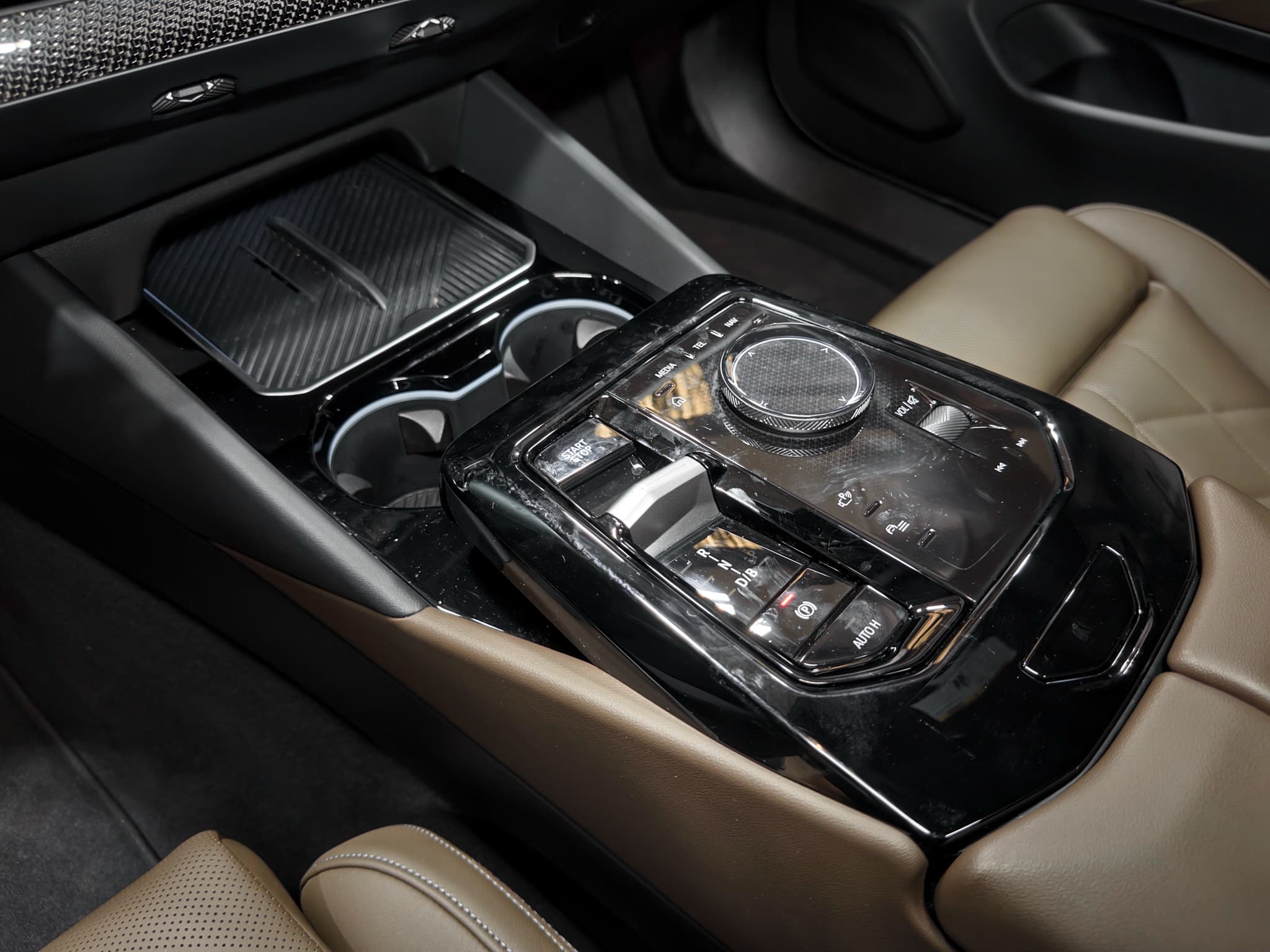2024 BMW i5 view 18