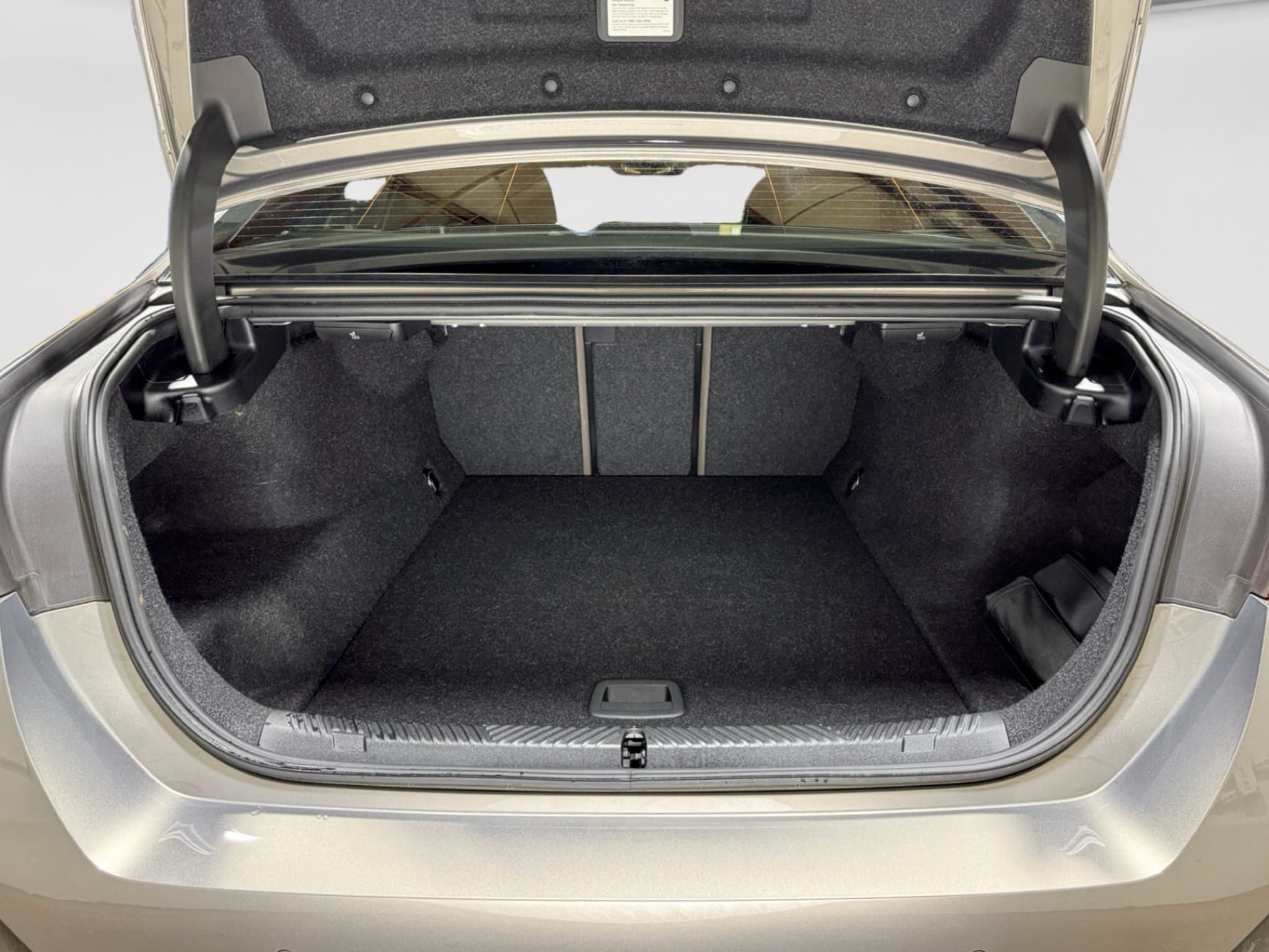 2024 BMW i5 view 24