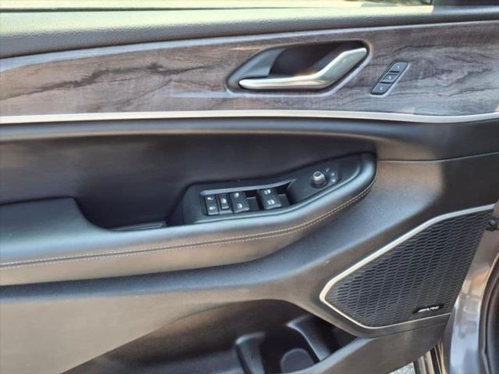 2024 Jeep Grand Cherokee 4xe view 14