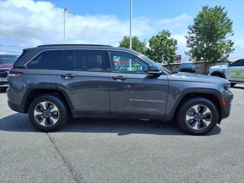 2024 Jeep Grand Cherokee 4xe view 3