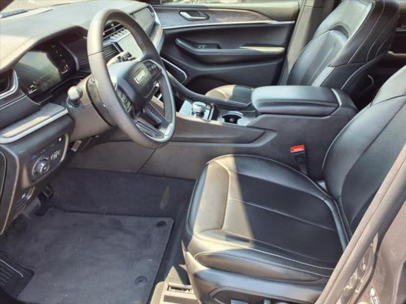 2024 Jeep Grand Cherokee 4xe view 11
