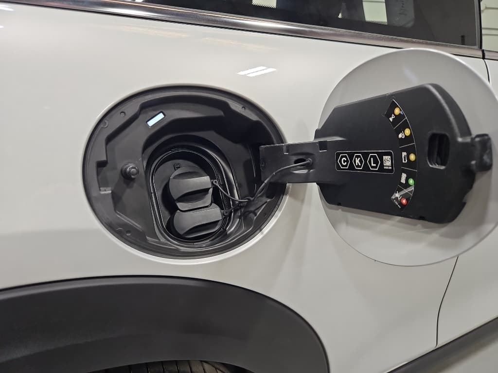 2022 MINI SE Hardtop view 5