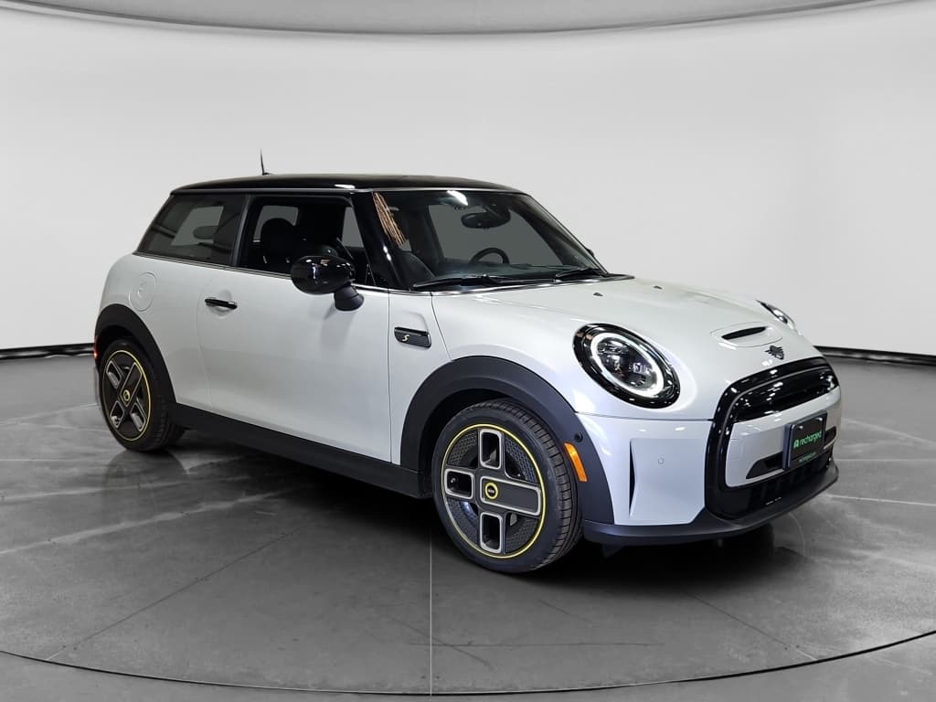 2022 MINI SE Hardtop view 4