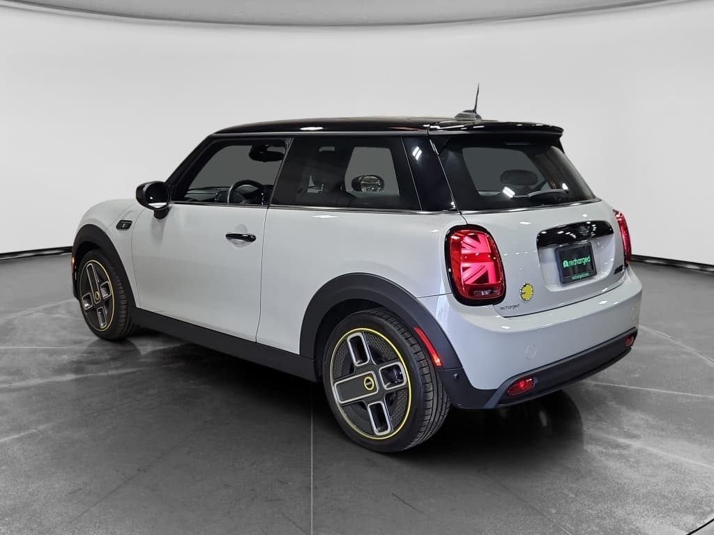2022 MINI SE Hardtop view 2
