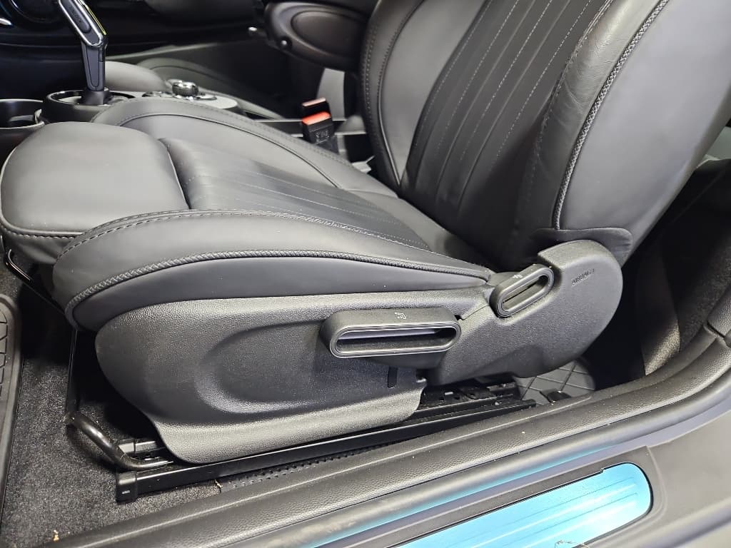 2022 MINI SE Hardtop view 7